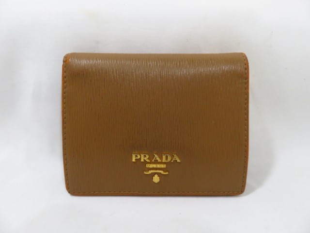 プラダ　財布