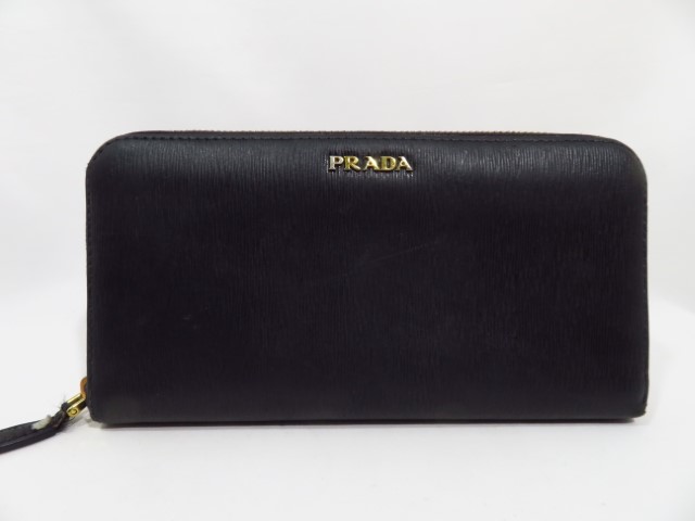 プラダ　財布